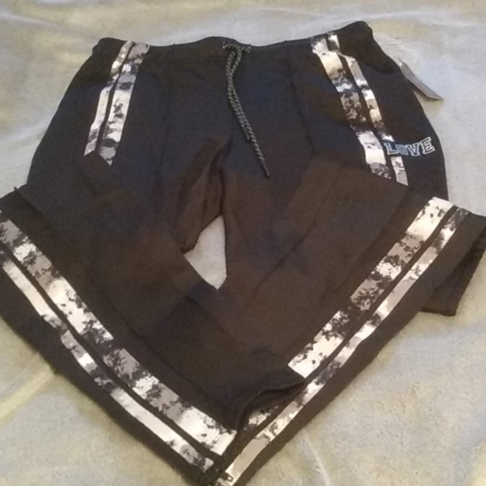 Jogger pants with snake pattern stripe detail.